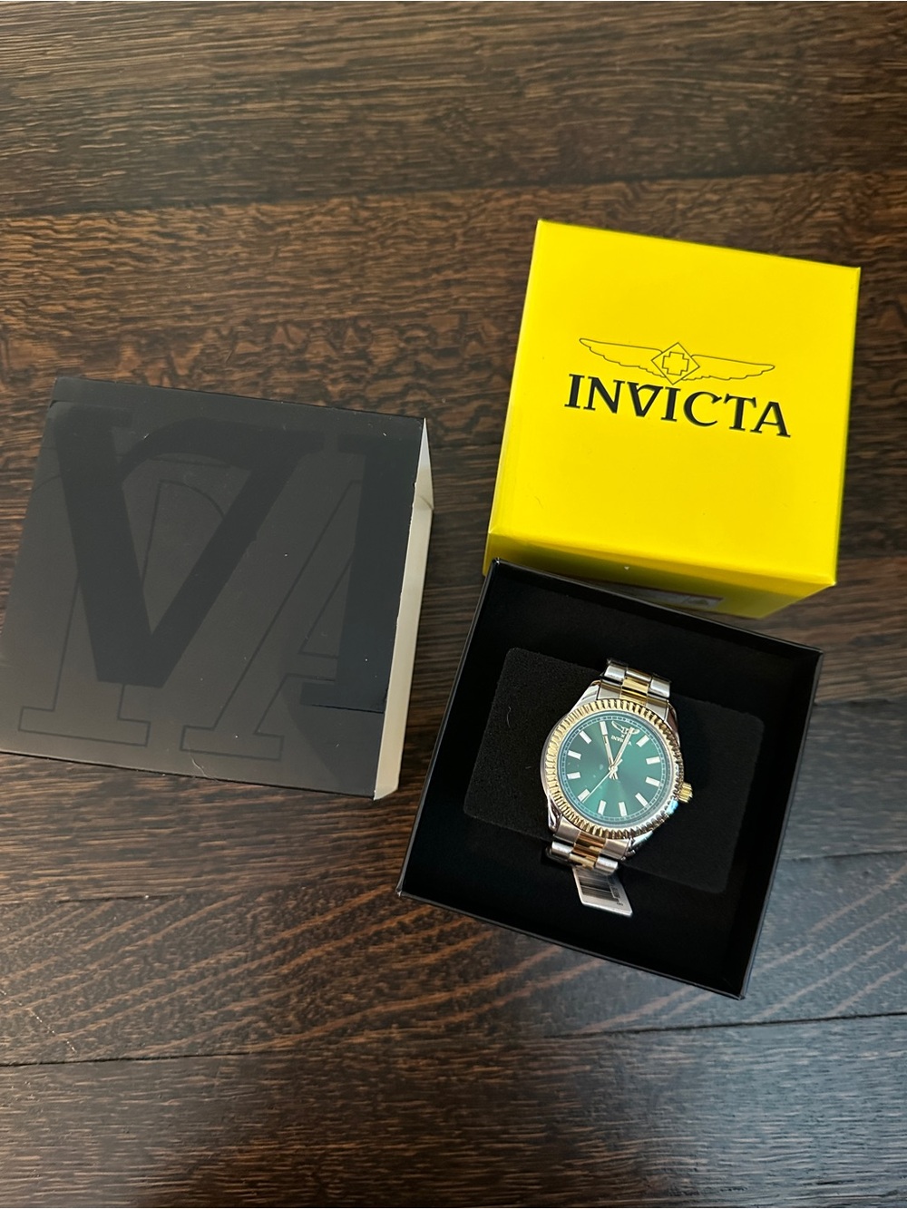 Full inclusion Invicta Men's Two-Tone Watch with Green Dial silver/gold Bracelet
